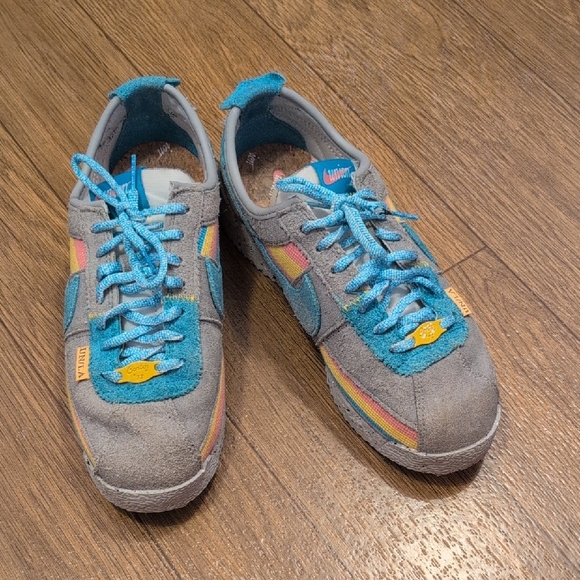 Nike Gray and Multicolor Women's Sneakers - Picture 11 of 12